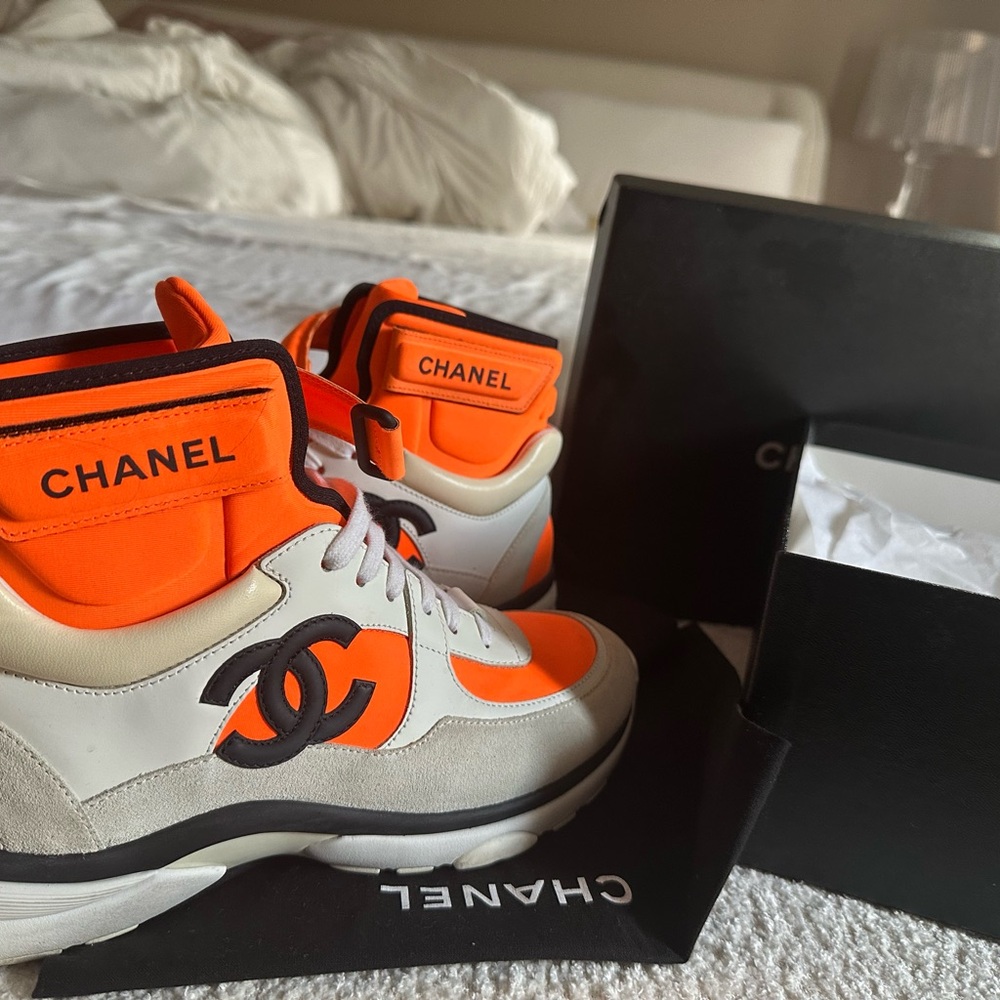 CHANEL almost brand new size 38